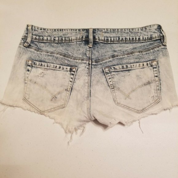 Bullhead Denim Frayed Denim Short Shorts size 3 - Picture 1 of 3